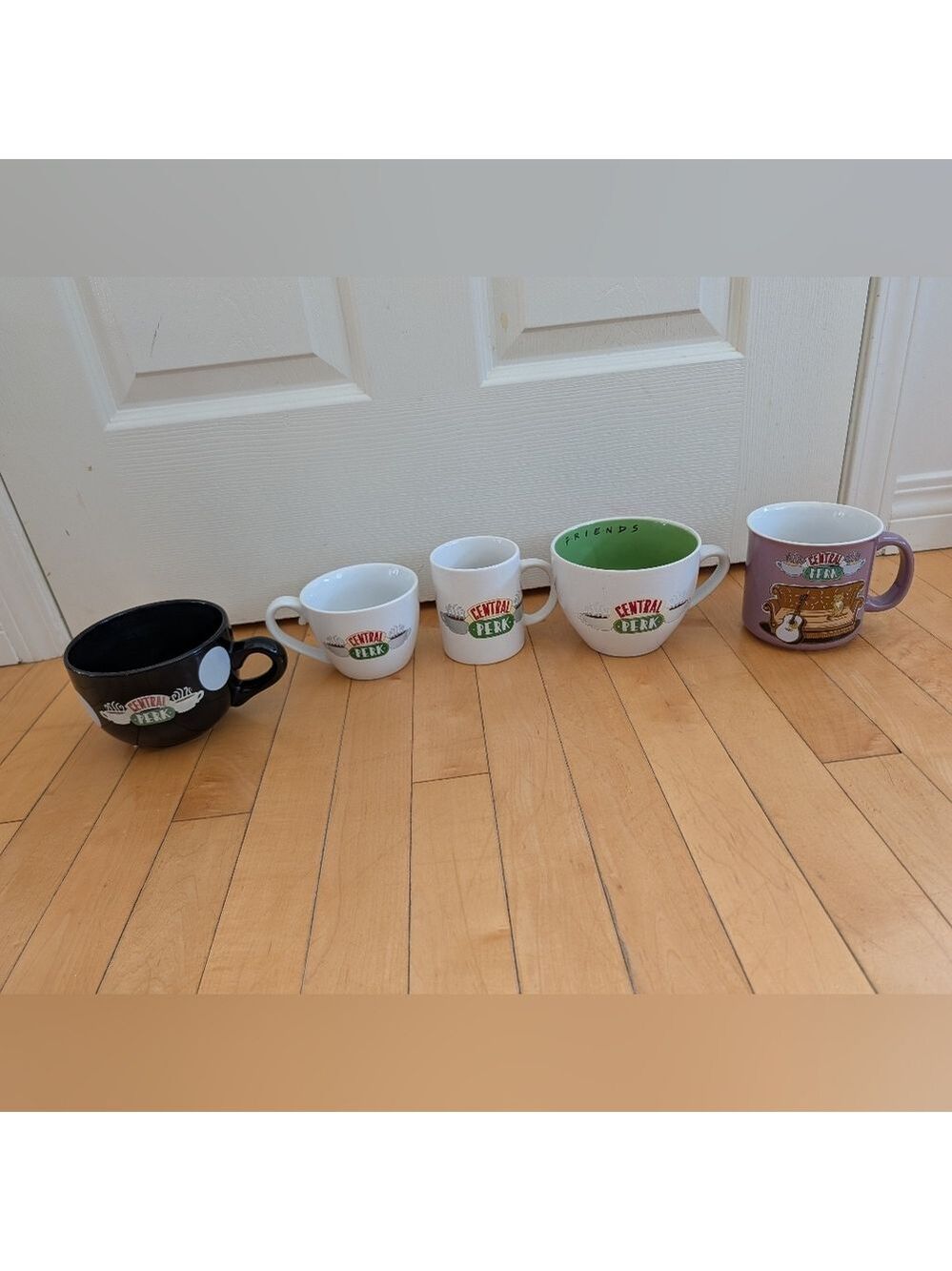 FRIENDS 5 Piece Central Perk‎ Mug Collection - Black, White, Green, Purple